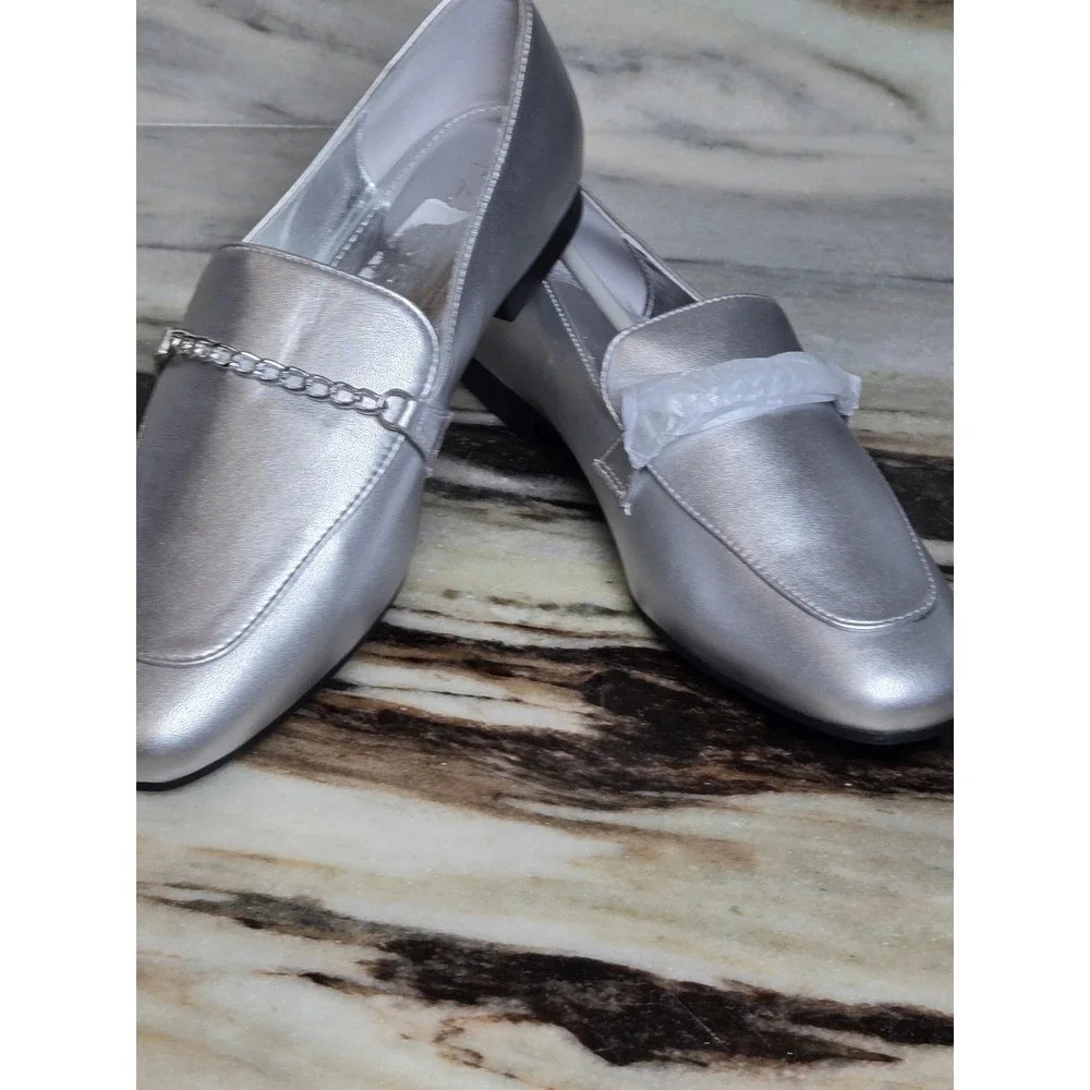 Tahari Chambord Silver Metallic Vegan‎ Leather Chain Link Loafers Size 8